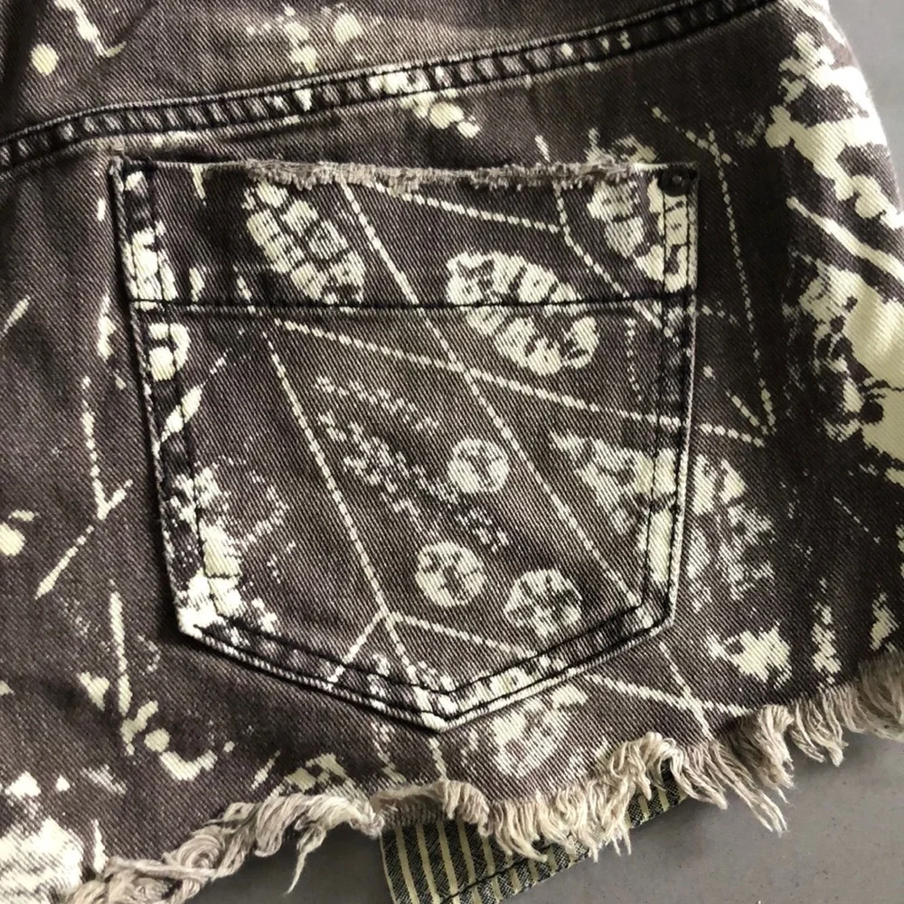Free People  Leaf Print Distressed Shorts 29